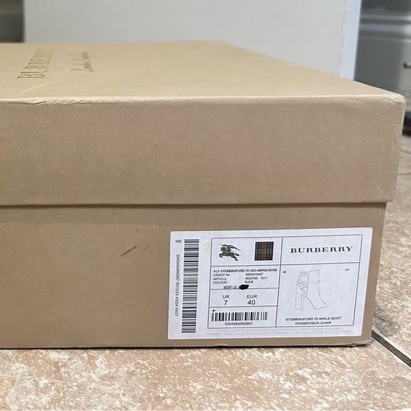 Never worn beige suede leather Burberry boots with box - Picture 8 of 8